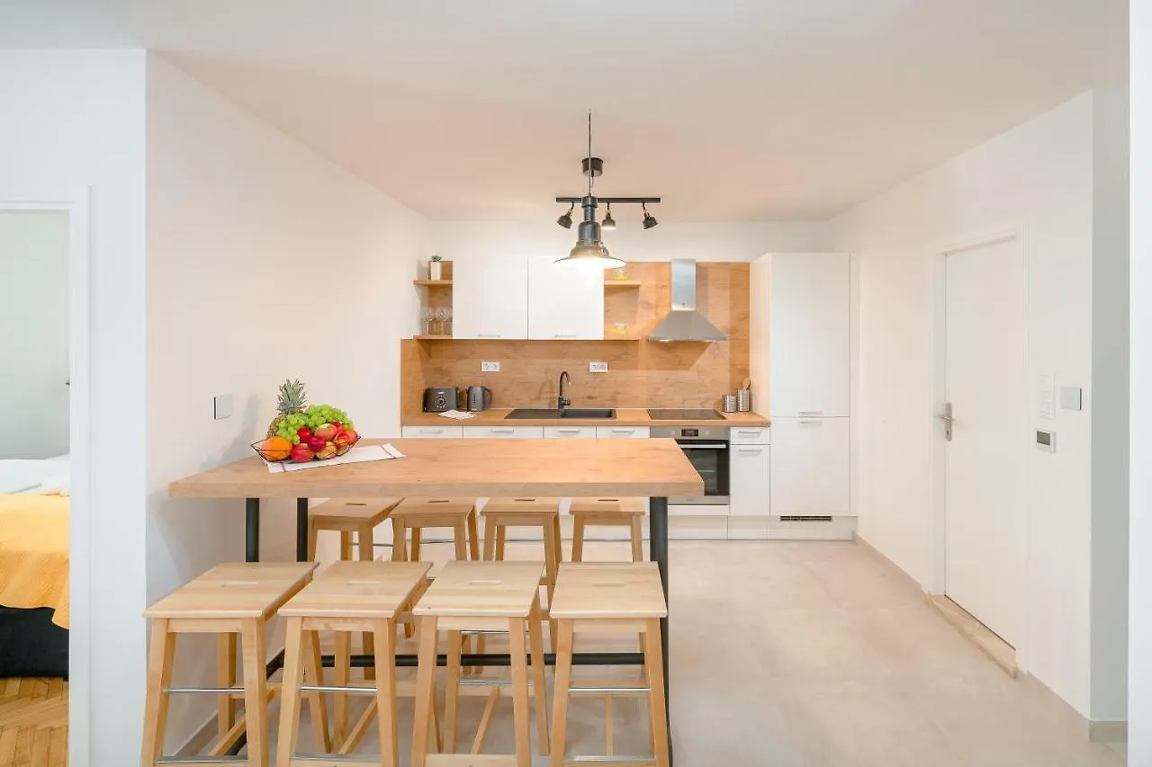 Guest house Apartments And Rooms Daisy Split Croatia
