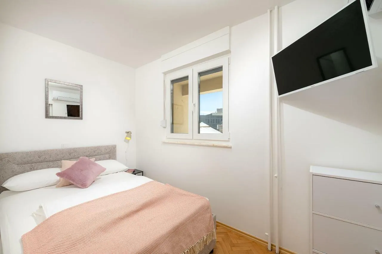 Apartments And Rooms Daisy Split Croatia